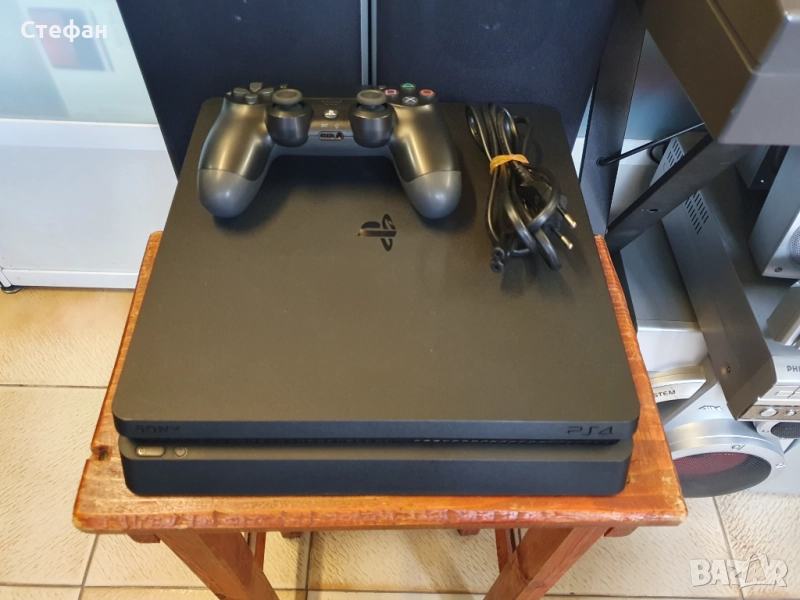 PS4 Play Station 4 Slim 500GB с джойстик и кабели. В отлично техническо и визуално състояние., снимка 1