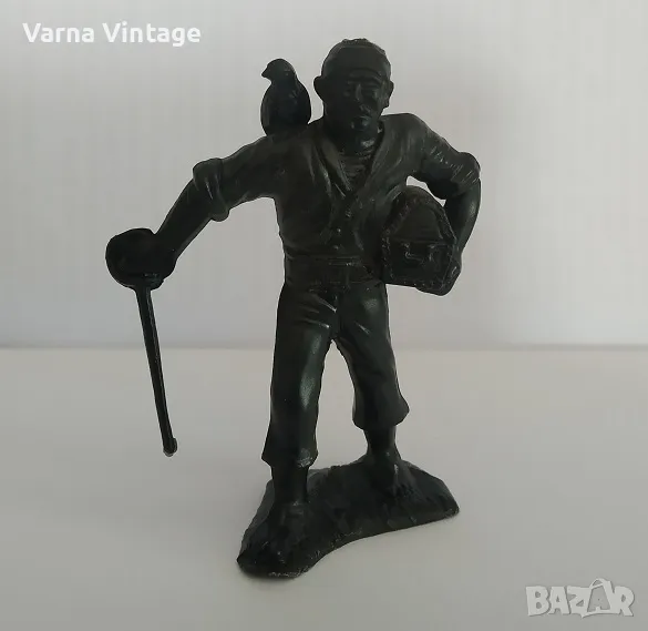 Войници. Пират с папагал и сандък (ДЗИ) СССР., снимка 1