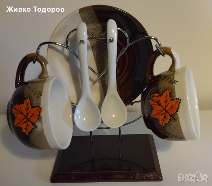 Чаши и лъжици от порцелан с поставка от метал и дърво (за двама), снимка 1