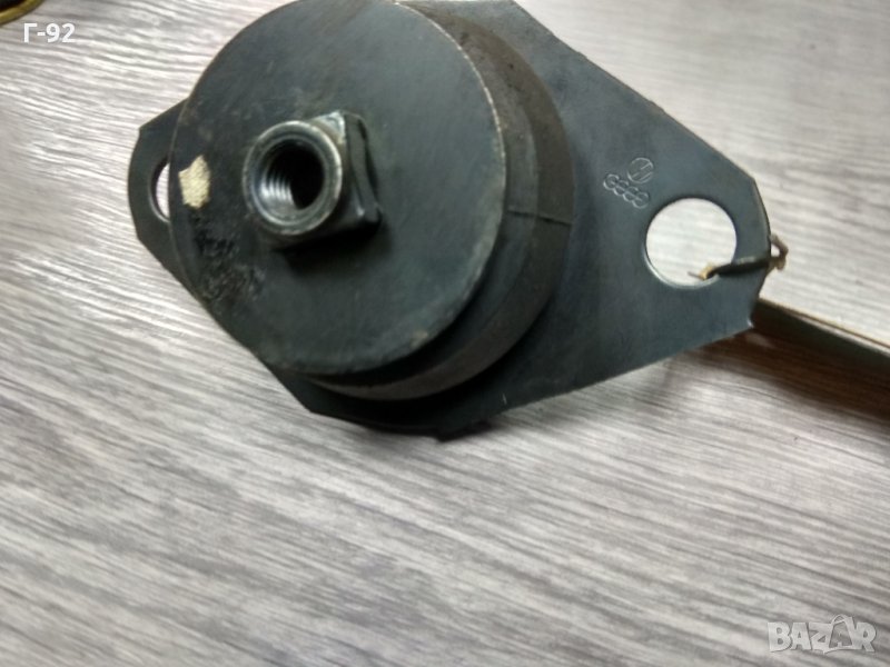 867199302A*NEU**VAG**POLO, DERBY 1,05-1,3 10.1981-**Двигател тампон, снимка 1