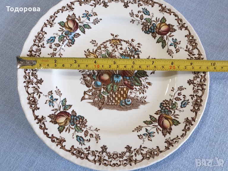 Порцеланова чинияfruits & flowers made by royal tudor front onfriend