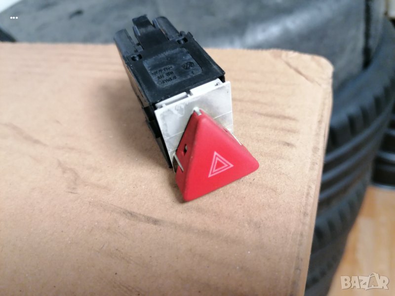 Бутон аварийни Пасат 6 / Vw Passat 6 копче, снимка 1