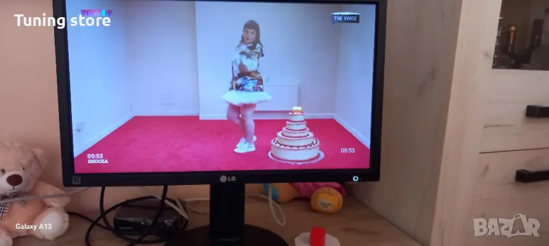 Монитор LG 24, снимка 1