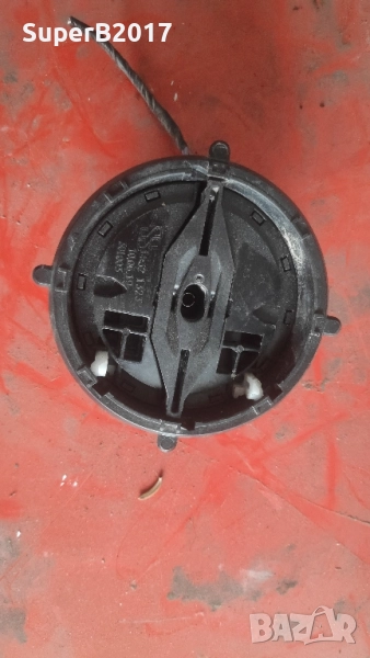 Продавам - оригинално моторче за огледало на VW Caddy , снимка 1