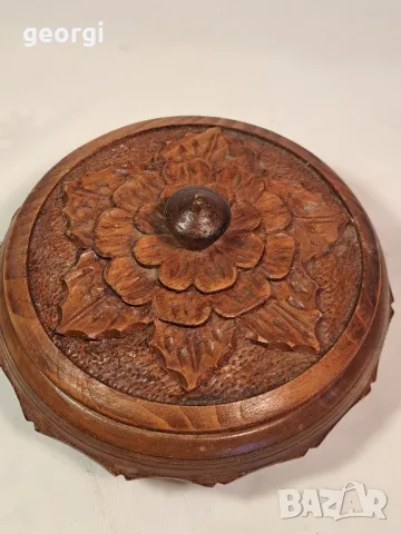 дървена кръгла  кутия дърворезба 24/4