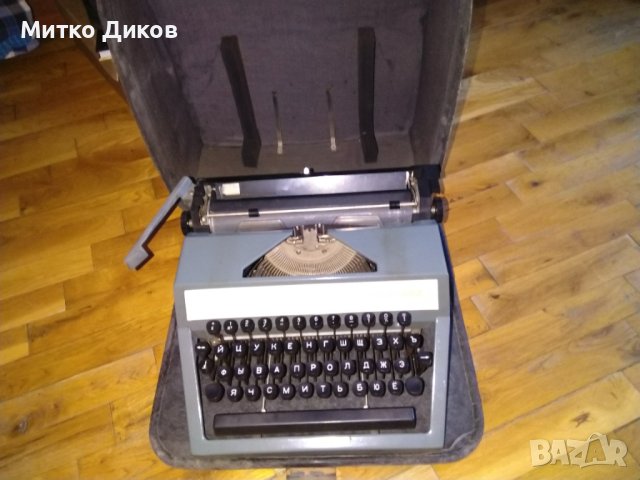 Пишеща машина от соца Москва нова в кожен калъф 1973г., снимка 2 - Антикварни и старинни предмети - 43765155
