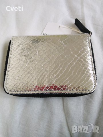 портфейл чисто нов