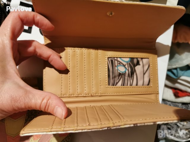 GUESS портмоне ОРИГИНАЛНО, снимка 3 - Портфейли, портмонета - 32227863