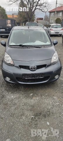 Toyota Aygo 1.0 2011г, снимка 2 - Автомобили и джипове - 53607673