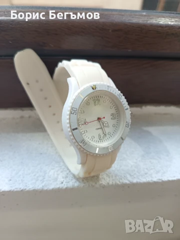 Дамски часовник , снимка 4 - Дамски - 51082502