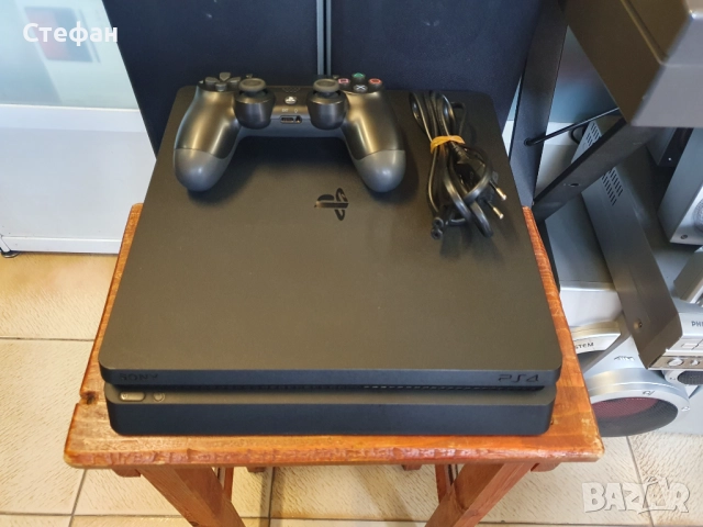 PS4 Play Station 4 Slim 500GB с джойстик и кабели. В отлично техническо и визуално състояние.