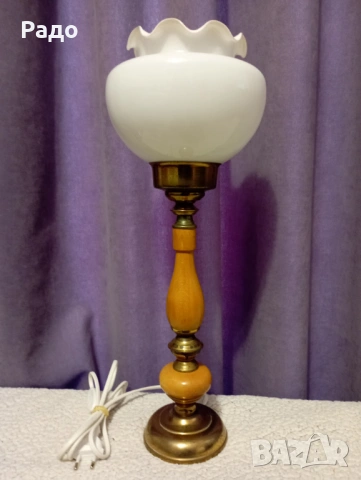 Комплект от две  лампи с бели стъклени абажури, снимка 2 - Настолни лампи - 53290968