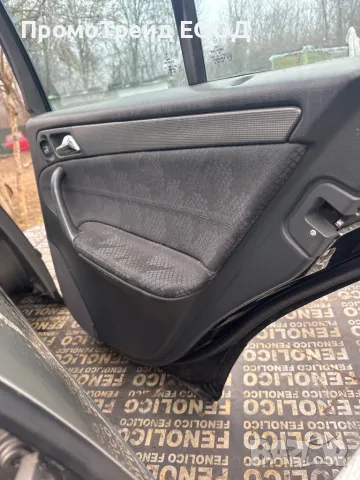 Задна дясна черна врата Мерцедес Ц клас W203 Mercedes комби , снимка 4 - Части - 49313771
