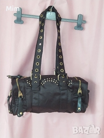 Нова Черна чанта с капси