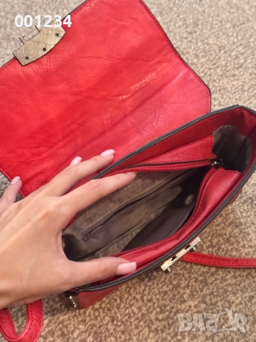 Червена чанта през рамо, снимка 3 - Чанти - 51463635