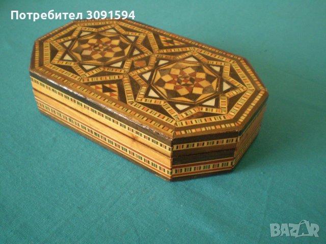 дървена кутия за дрънкулки облепена със сламки и седеф , снимка 3 - Антикварни и старинни предмети - 38329573
