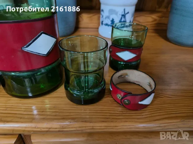 Комплект бутилка и шест чаши от зелено стъкло с естествена кожа , снимка 3 - Чаши - 50335483