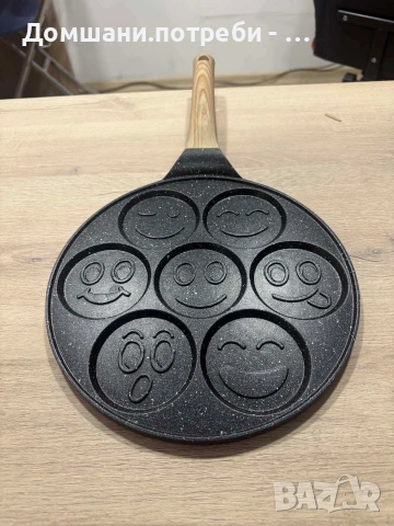 Тиган за палачинки с форми на емотикони – перфектен за весела и вкусна закуска.