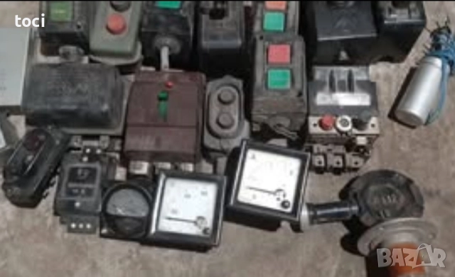Лот от стари ел кнопки контактори измервателни уреди релета