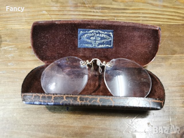 много стари очила, снимка 1 - Антикварни и старинни предмети - 43362936