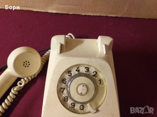 Стар телефон, снимка 4 - Стационарни телефони и факсове - 34595416