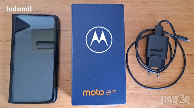 Смартфон Motorola E22 в отлично състояние