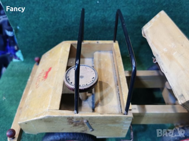 Дървен модел Unimog 1/16, снимка 6 - Антикварни и старинни предмети - 43016923