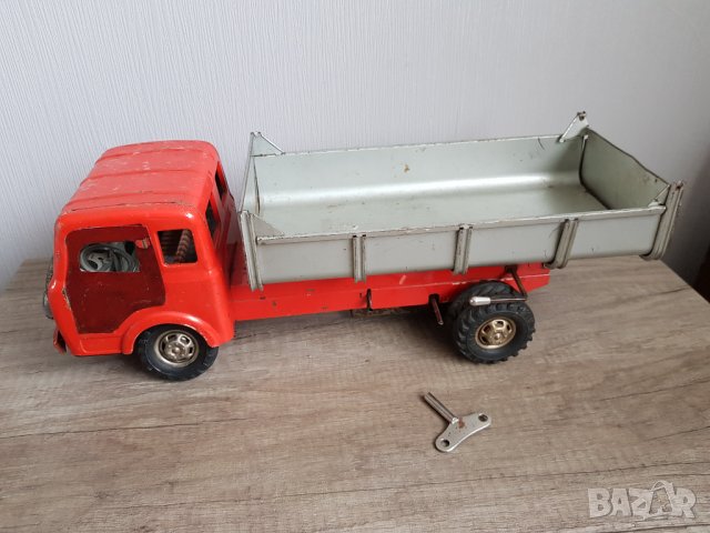 Голяма механична ламаринена играчка самосвал JOUSTRA 1958г, снимка 6 - Колекции - 36665641