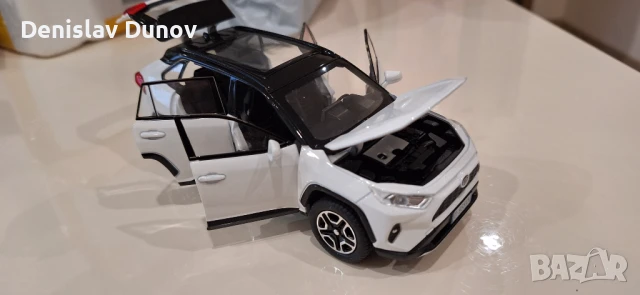 Toyota RAV4 1:32 с отваряеми врати, капак, светещи фарове и стопове, снимка 5 - Коли, камиони, мотори, писти - 51210868