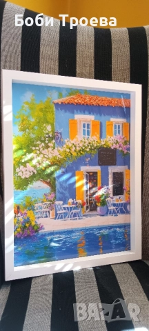 Живописна синьо-жълта картина на морска къща с балкон с цветя, снимка 2 - Картини - 51966466