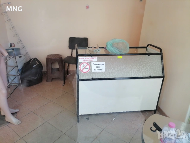 Маса и табуретка за магазин