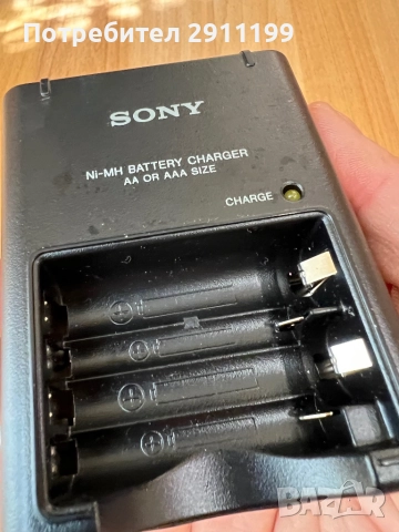 Зарядно за АА и ААА батерии Sony, снимка 6 - Друга електроника - 52430396