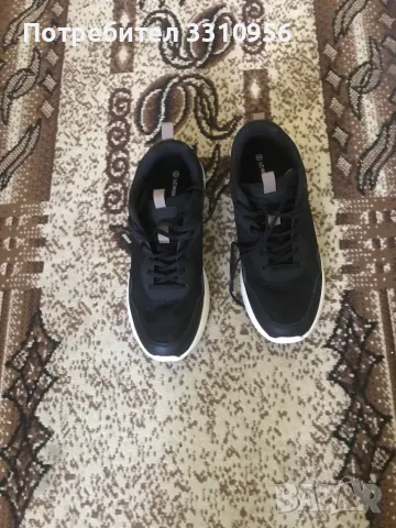 Продавам. нови. маратонки