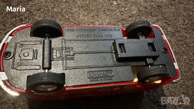 Класически бус Kinsmart Volkswagen  В много добро състояние с отваряща се странична врата и багажник, снимка 3 - Колекции - 49346786