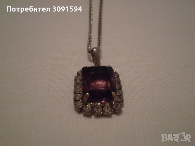 стар дамски медальон лилав и бял шлифован кристал  сребърно покритие, снимка 3 - Антикварни и старинни предмети - 35159934