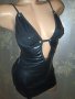 Нова секси къса  черна рокля  от еко кожа М с подарък прашки , снимка 4