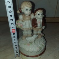 Страхотна красива статуетка момче и момиче - свиреща, снимка 7 - Антикварни и старинни предмети - 43490714