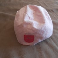 Детска шапка в розово Escada, снимка 1 - Шапки, шалове и ръкавици - 26841423