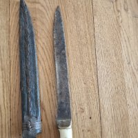 Овчарски кован нож с дръжка от кокал орнаменти по острието, снимка 3 - Ножове - 44053230