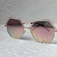 Fendi 2020 дамски слънчеви шестоъгълна форма 5 цвята, снимка 4 - Слънчеви и диоптрични очила - 28632822
