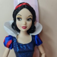 Оригинална кукла Снежанка и седемте джуджета - чупещи стави - Дисни Стор Disney Store, снимка 2 - Кукли - 39147634