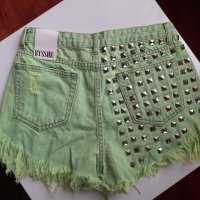 Дамски дънкови панталони, с метални капси, зелена боя, снимка 2 - Къси панталони и бермуди - 36926084