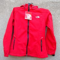 Продавам дамско червено пролетноесенно яке софт шел The North Face, снимка 1 - Якета - 28055546