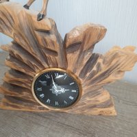 Настолен механичен часовник с дърворезба, снимка 3 - Антикварни и старинни предмети - 40522160
