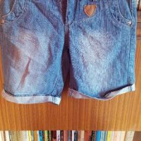 Продавам дамски къси дънкови панталони , снимка 1 - Дънки - 27968218
