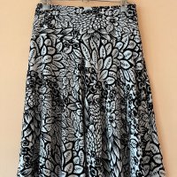 H&M Черно бяла пола с цветя 36 размер 🖤🤍, снимка 1 - Поли - 44047209