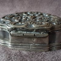 Българска възрожденска сребърна кутийка за емфие 19 век, снимка 9 - Антикварни и старинни предмети - 33066816