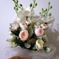 Сватбен букет с орхидеи и  божури, снимка 2 - Сватбени аксесоари - 35604838