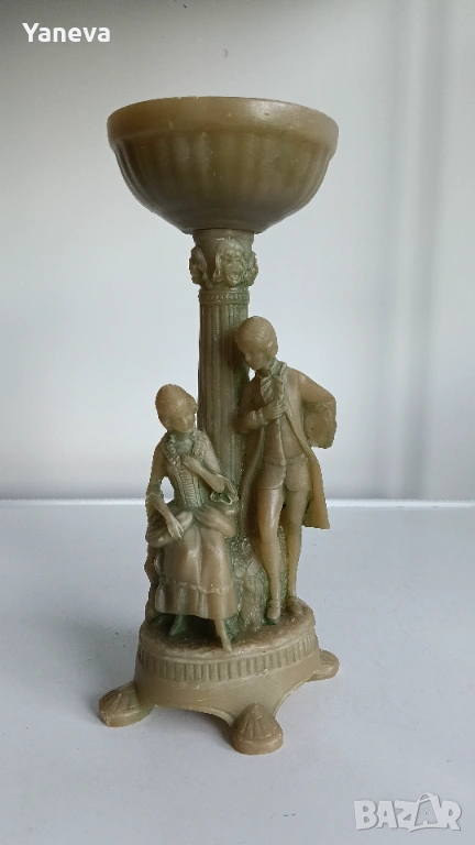 Барокова статуетка изобразяваща галантна сцена на влюбени до фонтан с монети. , снимка 1