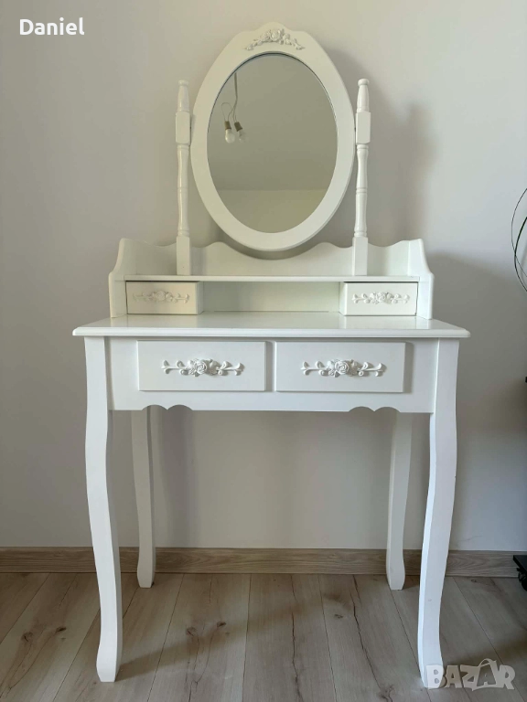 Тоалетка за гримиране, снимка 1